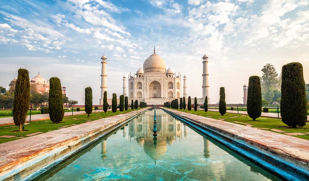 THE TAJ MAHAL INCLUDED IN THE ITINERARY FOR AN INDIAN LUXURY RETIREMENT HOLIDAY